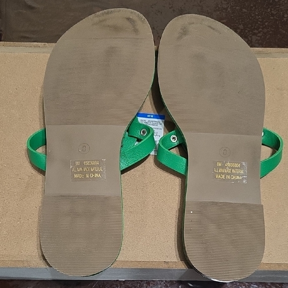 Elegant Green Women's Sandals with Embellishments - Picture 4 of 6